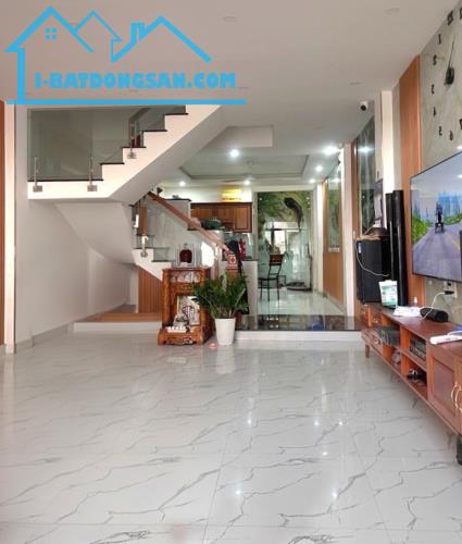 BÁN NHÀ ĐẸP SÁT TÂ.N KỲ TÂN QUÝ - ÔTÔ VÀO NHÀ NGỦ - 6PN - ( 4.5X18M )