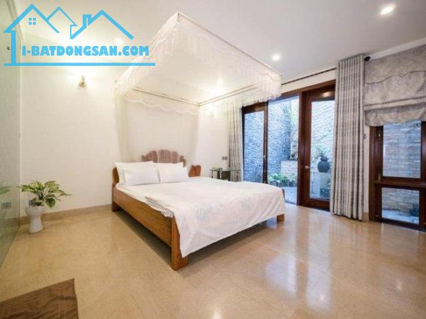 *Nhà Motel 3 tầng, đường Nguyễn Tri Phương, đối diện công viên 29-3, dt 120m2, giá 15 Tỷ