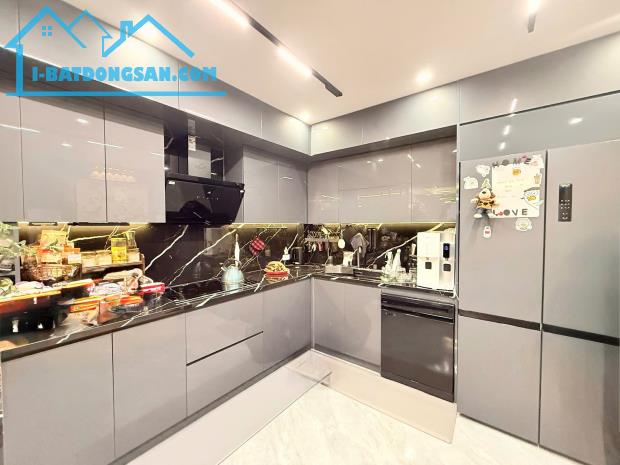 HIẾM NHÀ GẦN HỒ TÂY – 3 BƯỚC RA PHỐ NHẬT CHIÊU – 6 PHÒNG RỘNG – Ở HOẶC KHAI THÁC RẤT TỐT