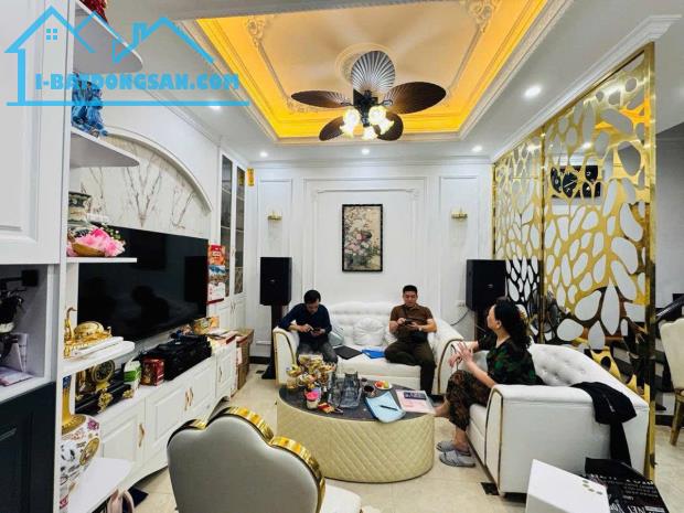 NHÀ GẦN PHỐ LẠC LONG QUÂN – CÁCH HỒ TÂY VÀI BƯỚC – 5 TẦNG 6 PHÒNG – Ở SƯỚNG