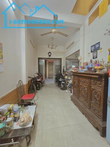 NHÀ MẶT NGÕ VĂN TRƯƠNG,OTO ĐỖ CỬA-4 TẦNG-DT 23M GIÁ CHỈ 8.3 TỶ