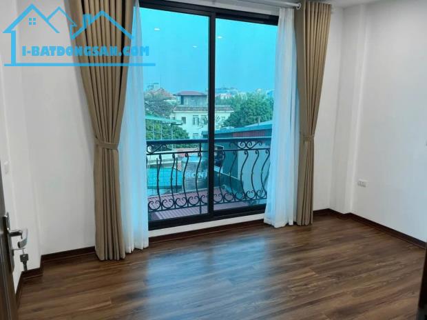 Hiếm phố Đội Cấn 33m2, 5 tầng đẹp , mặt tiền 4.3m lô góc chỉ 15m ra phố nhỉnh 11 tỷ