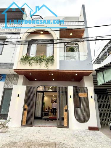 Chính chủ tôi cần bán gấp căn nhà ngay mặt tiền đường Nguyễn Hữu Trí - SHR - 1,05 TỶ