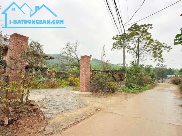 Lô đất siêu đẹp ,thế đất thoải Vitri không gian mát mẻ ,gân nhiêu homsay ,vlla
