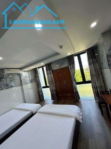 Bán Nhà Nghỉ Sát Biển Mỹ Khê – 13 Phòng – Có Thang Máy – Dòng Tiền 50tr/Tháng
