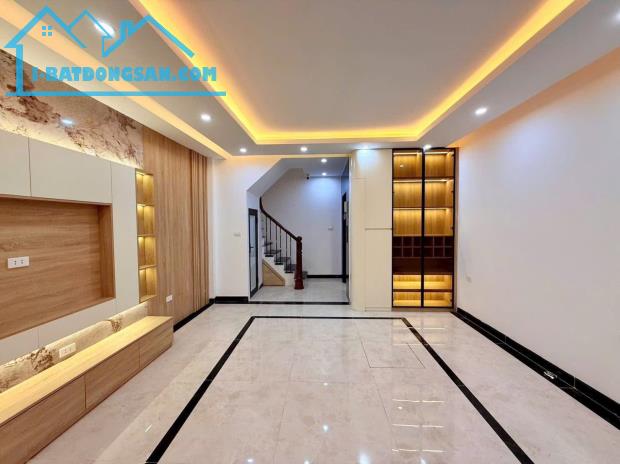 Trương Định, diện tích 55m, 6tầng . MT 4m. Giá 10.9 tỷ Hoàng Mai