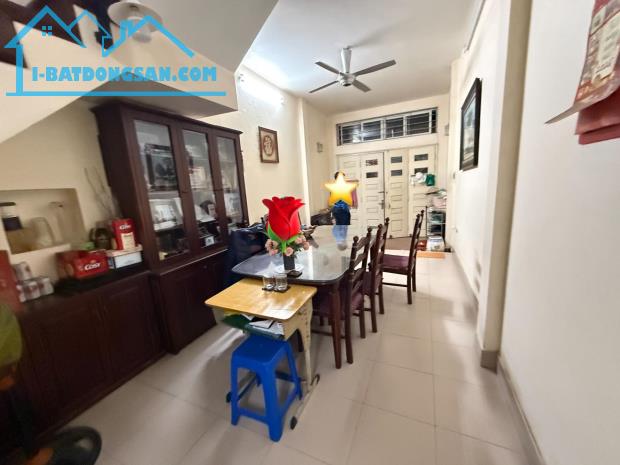 NHÀ HIẾM PHỐ ĐẶNG THAI MAI – NGÕ THÔNG HAI MẶT HỒ – 4 TẦNG – 5 PHÒNG