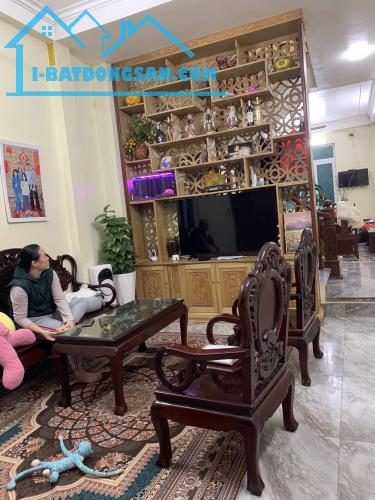 CĂN NHÀ HIẾM PHỐ TÂY HỒ – NGÕ THÔNG RA HỒ – 4 TẦNG – KHU NGƯỜI NƯỚC NGOÀI Ở NHIỀU