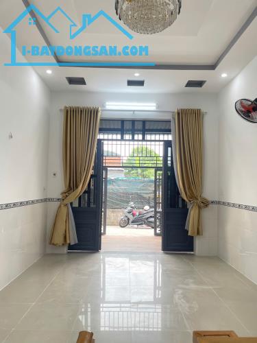 Bán gấp nhà 2 tầng đường Trần Văn Mười, Xuân Thới Đông giá chỉ 4 tỷ TL.