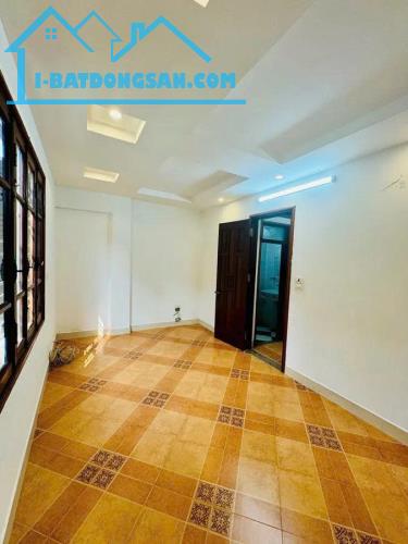 Hiếm nhà đẹp 6 tầng mặt đường Chiến Thắng, 19m2, mặt tiền rộng 5m, vị trí đẹp, kinh doanh