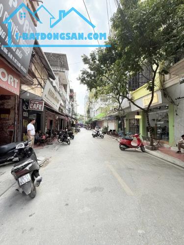 Bán gấp nhà đẹp 4 tầng mặt phố Hoàng Hoa Thám, 77m2, mặt tiền rộng 5m, vị trí đẹp, KD