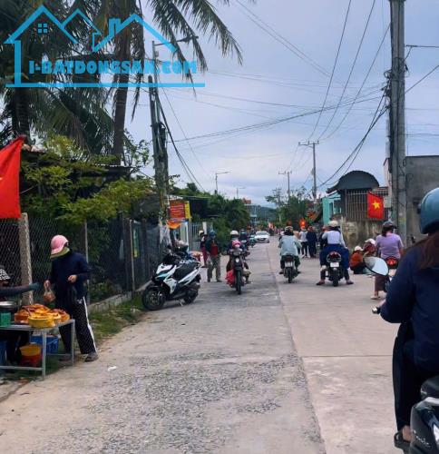 Bán đất nằm ngay chợ Phường Ninh Hoà Khánh Hoà gần vòng xoay Mỹ Lệ giá F0 0985451850