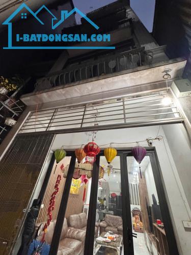 Bán Nhà Lô Góc Cầu Giấy 50m2 x 4T, nhỉnh 11 Tỷ, Kinh Doanh Đỉnh, Gần Phố.