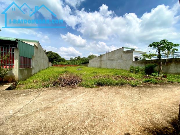 NỢ TIỀN BÁN 250M2 ĐẤT THỔ CƯ SÁT CHỢ, TR.HỌC GẦN KCN ĐANG HĐ. GIÁ 295TR