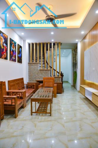 BÁN NHÀ ĐẸP 5 TẦNG x 44M2 PHÂN LÔ Ô TÔ ĐỖ CỬA, GẦN ĐƯỜNG GIẢI PHÓNG – HOÀNG MAI.