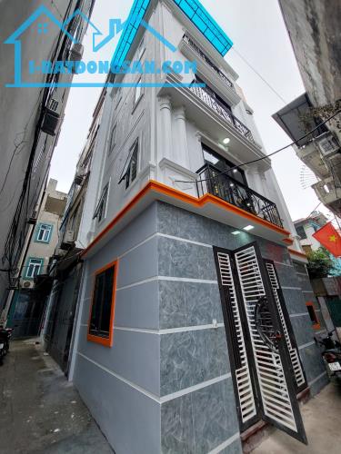 NHÀ DÂN XÂY CHẮC CHẮN CẠNH NHỔN, KHU LAI XÁ