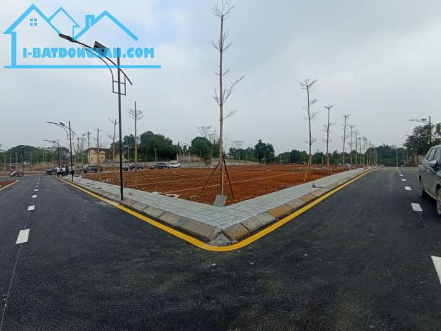 Bán đất sát khu CNC Hòa Lạc Thạch Thất chỉ từ 3 tỷ 100m2 full thổ cư đường 2 ô tô tránh