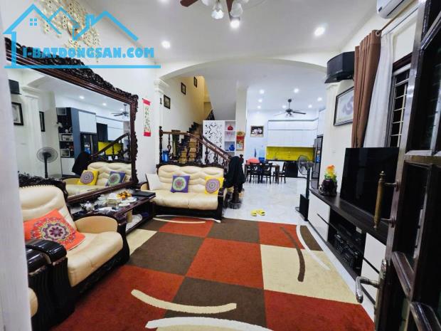 Siêu Phẩm Quá Hiếm Lê Thanh Nghị 53M2 5T MT 4.9M 2 Thoáng Trước Sau Gần Phố Giá Đầu Tư
