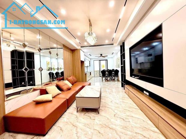 🏡 Nhà phố Ngọc Lâm – 58m², 6T thang máy, gara 2 ô tô, full nội thất cao cấp, giá 20.2 tỷ