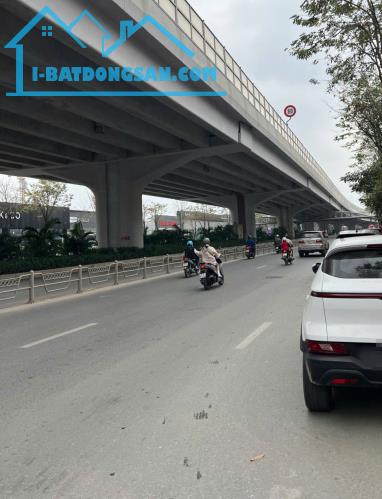 PHẠM VĂN ĐỒNG – XUÂN ĐỈNH - NHÀ DÂN XÂY – MẶT NGÕ THÔNG Ô TÔ VÀO NHÀ.