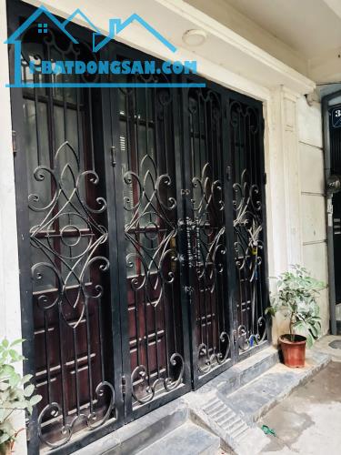 Bán Nhà Phố Hàng Bún, Nguyễn Trường Tộ, 10m thẳng ra phố, lô góc - 36m2 x 5 Tầng, Sổ riêng