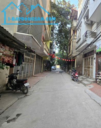 Bán Đất Cổ Nhuế HN. Phân Lô Cạnh ĐH Mỏ Địa Chất Ô Tô Đỗ Cửa. 55m MT 6m. 11.9 Tỷ