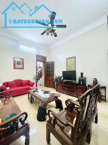 Bán nhà Hoàng Quốc Việt – Cầu Giấy – 102m2 – MT 5.5M – Đường ô tô vào nhà – 52,5 tỷ .
