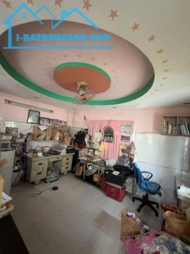 Bán gấp nhà gần Lê Văn Quới, 100m2, căn góc 2 mặt tiền, giáp Tân Phú, 6.x tỷ. Khu an ninh.