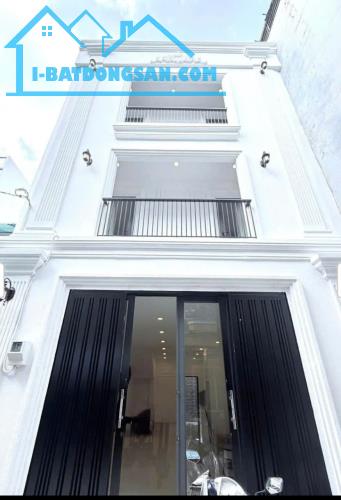 Nhà Mới Lạc Long Quân - DT 5.8 x 10 - CN 58m2 - 3 tầng - giá 8.2 tỷ
