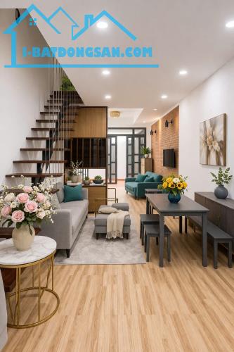 Huỳnh Văn Bánh Phú Nhuận, gần ngay mặt tiền, 48m2, sân đậu xe, 1 trệt 1 lầu, 8.45 Tỷ