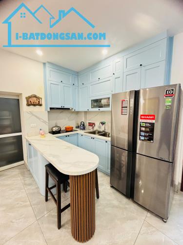 Bán Nhà Phố Lò Sũ, Rốn Rùa Hoàn Kiếm - 35m2 x 6 Tầng Lô góc - Sổ riêng - 150m ra Bờ Hồ
