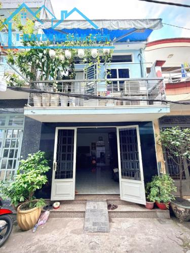 Nhà hẻm thông ô tô đậu cửa, cạnh UB Quận Tân Phú, 4.45 tỷ
