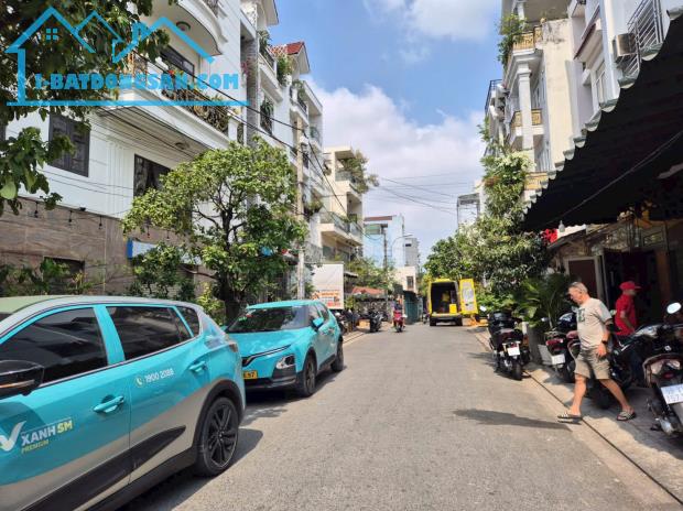 NGAY CÔNG VIÊN LÀNG HOA - GÒ VẤP - CHDV 6 TẦNG- 350m2 - TN 300TR/TH - THANG MÁY