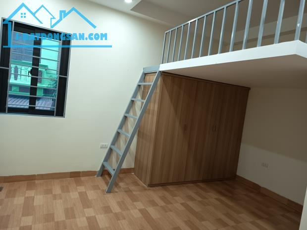 Bán nhà gần Đại học chính sách 72 m2 6 tầng MT 8m giá 12.5 tỷ kinh doanh dòng tiền.