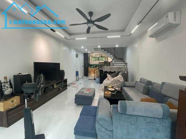 CỰC RẺ! BÁN GẤP NHÀ NGUYỄN VĂN CỪ - LONG BIÊN 88M x 4T, ÔTÔ, GẦN PHỐ. GIÁ 13.8 TỶ