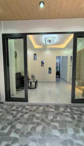 Bán nhà mới Dương Bá Trạc P.1 Quận 8. Cách mặt t.i.ề.n đường khoảng 100m.