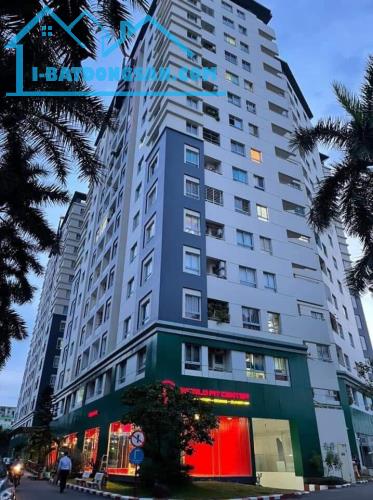 Bán căn hộ Sacomreal 584 sổ hồng sẵn. Diện tích 105m2, 3 phòng ngủ, lầu cao thoáng mát.