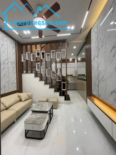 Bán nhà Phạm Văn Đồng 61m2, phân lô , ô tô, Lô góc, nhỉnh 10tỷ.