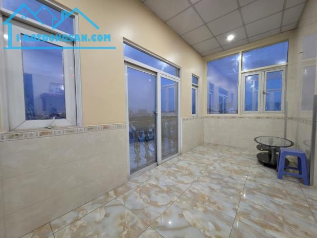 Gấp bán tòa nhà KARAOKE 5 tầng – 161m² (6×26.6m) – Dòng tiền 100tr/th