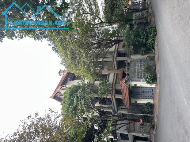 BIỆT THỰ LÔ GÓC KHU ĐÔ THỊ TRUNG VĂN NỘI THẤT ĐẲNG CẤP 170M2 75 TỶ