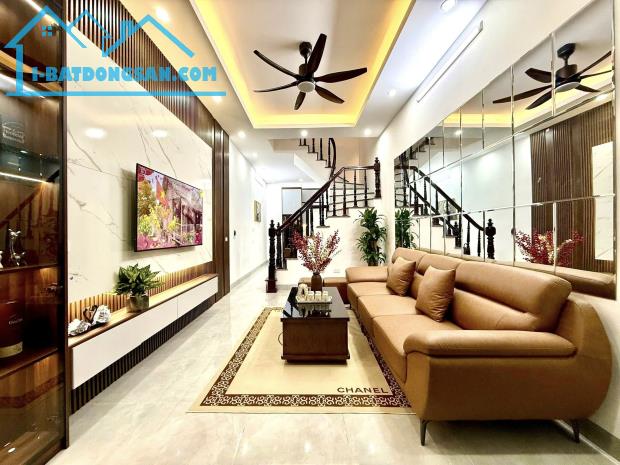 BÁN NHÀ TRƯỜNG CHINH – ĐỐNG ĐA GẦN ĐẠI HỌC Y, NGÕ THÔNG PHỐ TÔN THẤT TÙNG, NHÀ ĐẸP Ở NGAY.