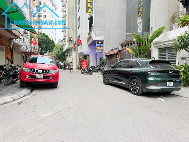BÁN NHÀ MỚI XÂY, THANG MÁY ngõ KINH DOANH, Ô TÔ TRÁNH, tại Phố Khúc Thừa Dụ, 49/52m