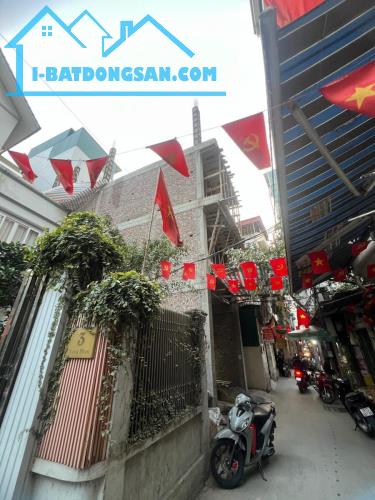 NHÀ ĐẸP LẠC LONG QUÂN – 5 TẦNG THANG MÁY – Ở NGAY – RẤT HỢP GIA ĐÌNH ĐÔNG NGƯỜI