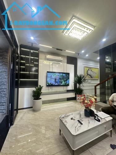 VÕ CHÍ CÔNG – NHÀ ĐẸP 5 TẦNG – THANG MÁY – CÔNG NĂNG QUÁ TỐT