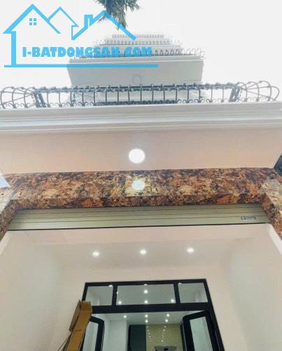 Bán Nhà An Dương Vương Phú Thượng. 6 Tầng Thang Máy.Sát Ciputra. 45m. Giá 10.3 Tỷ