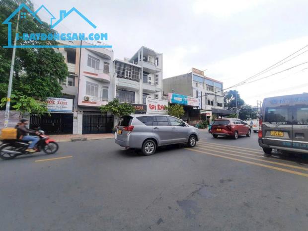 MẶT TIỀN KINH DOANH QUẬN 6- SIÊU THỊ METRO BÌNH PHÚ, 4.5X25M, 110M2, 4 TẦNG KINH DOANH TỐT