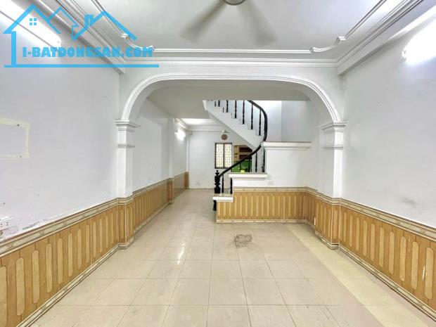 Trương Định, diện tích 40m, 4tầng . MT 4m. Giá 9 tỷ Hoàng Mai
