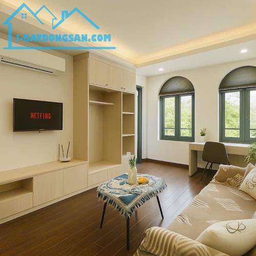 QUẢNG BÁ - HomeStay 105m² 7 tầng - Vỉa hè - Ô tô tránh - View Hồ Tây - Dòng tiền 1,5 tỷ