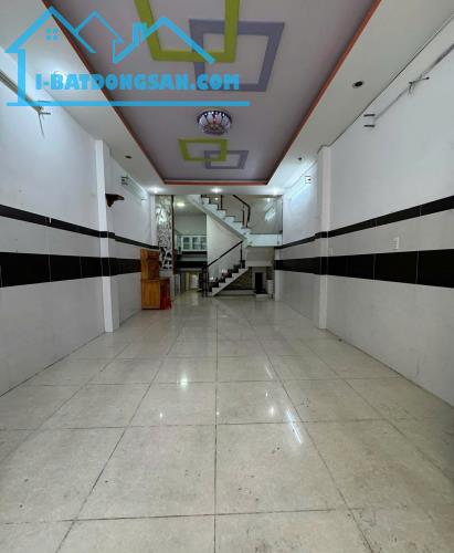 Nhà 2 tầng, hẻm ô tô thông, gần nhà thờ Tân Hương, 5.4 tỷ