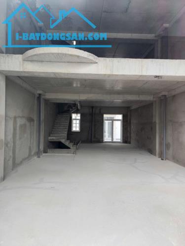 Bán biệt thự Vạn Phúc,TP Thủ Đức: 7 x 23, giá 39 tỷ